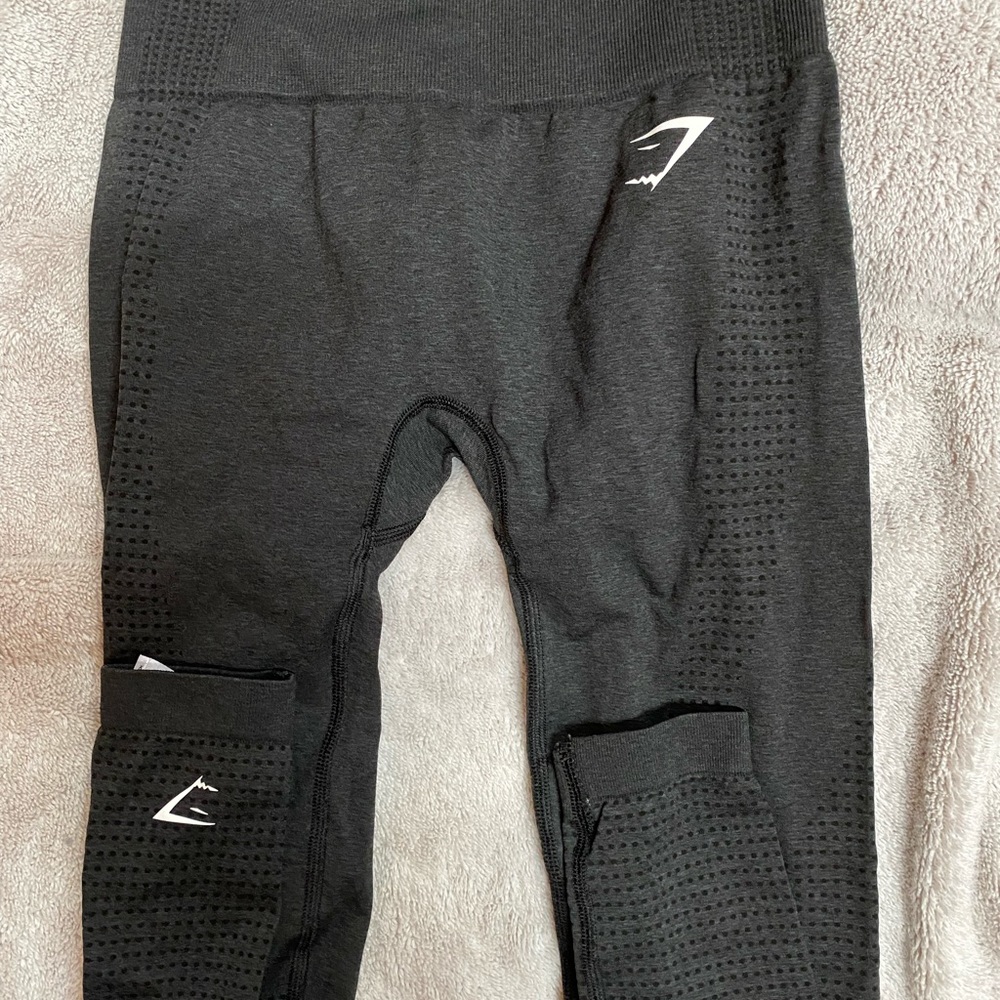 Grey gym shark leggings. Xs. Never worn.
